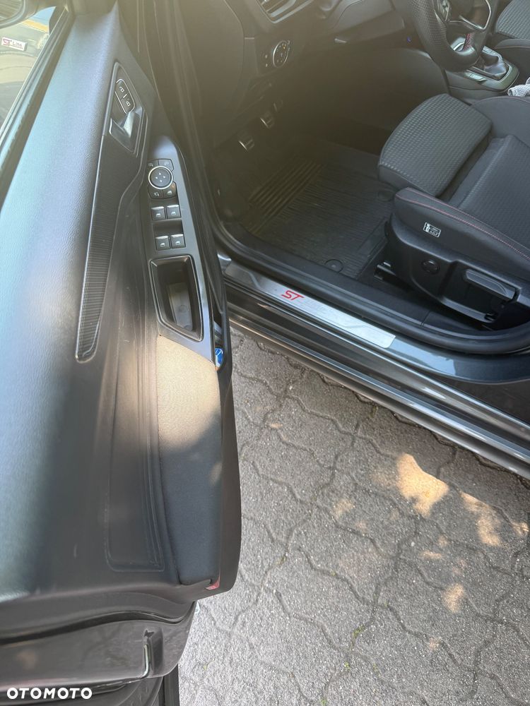 Ford Focus - 8