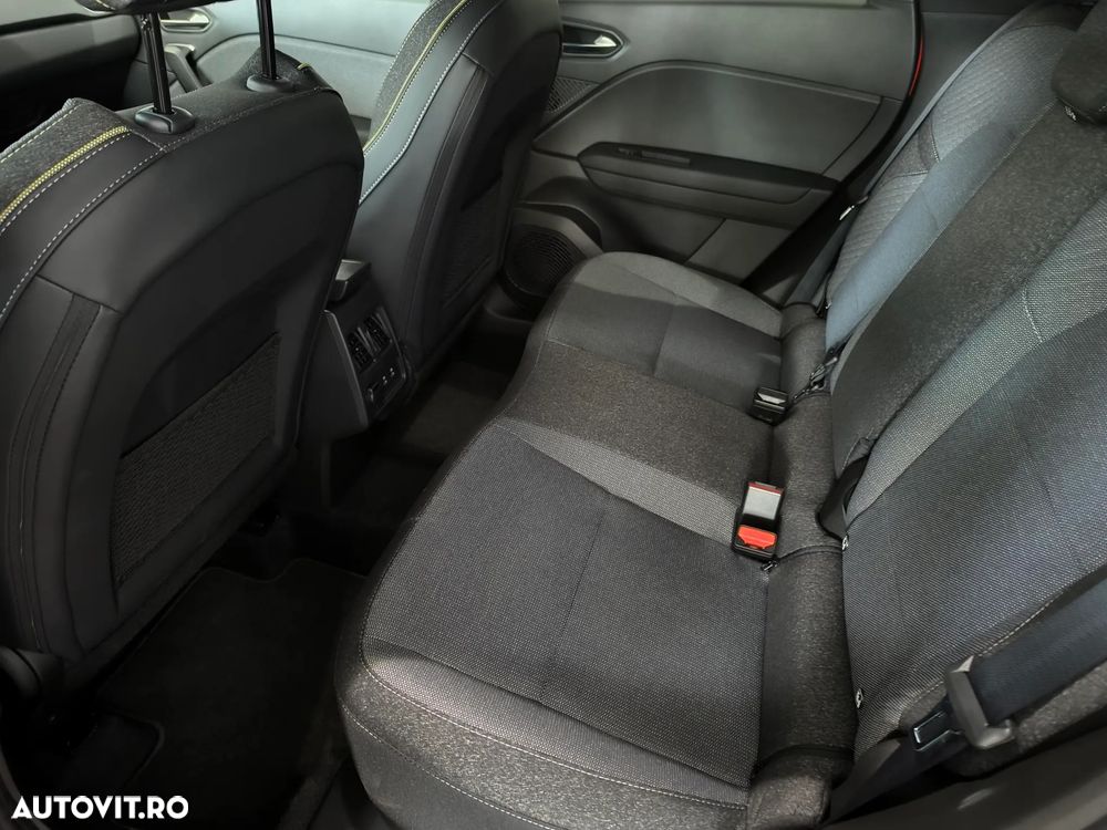 Renault Captur E-TECH 160 HEV Techno - 12