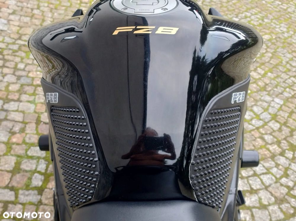 Yamaha FZ8 - 16