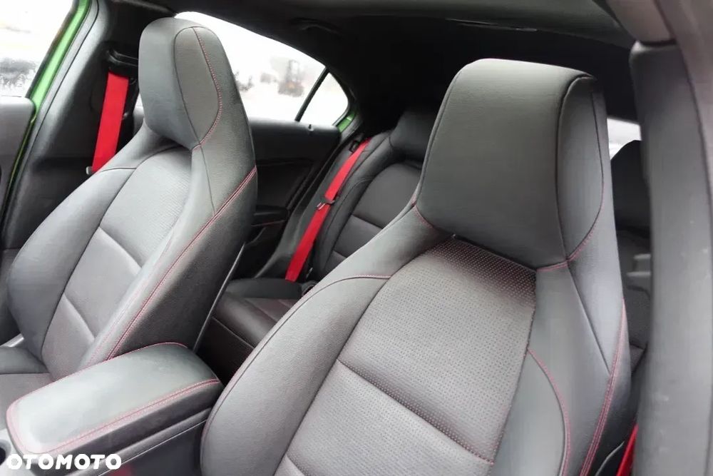 Mercedes-Benz Klasa A AMG 45 4Matic AMG Speedshift 7G-DCT PETRONAS 2015 World Champion Edition - 32