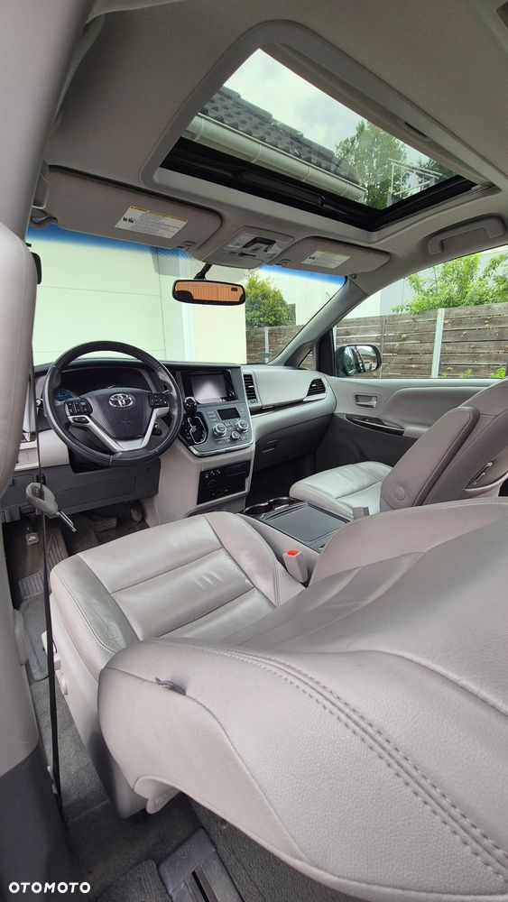 Toyota Sienna 3.5 V6 - 14