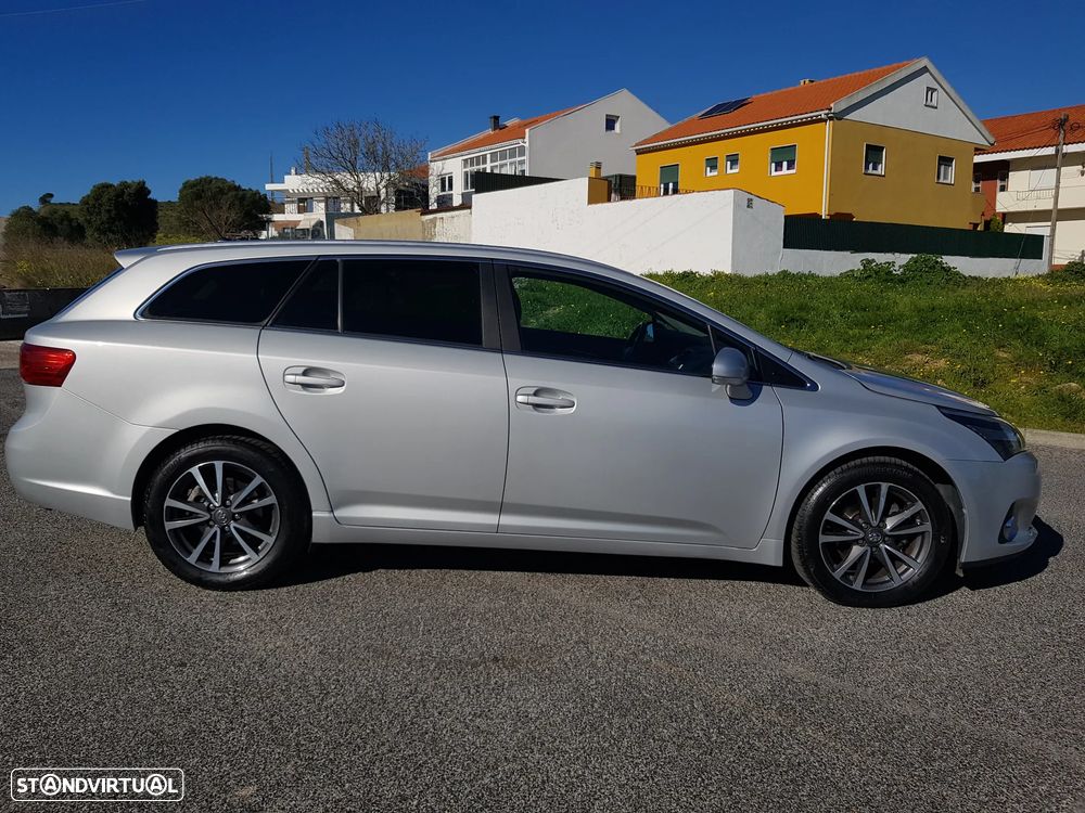 Toyota Avensis SW 2.0 D-4D Luxury+Navi - 11