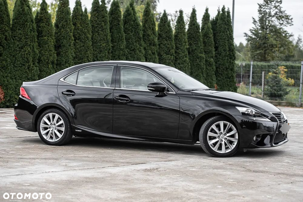 Lexus IS 300h Executive Line - 3