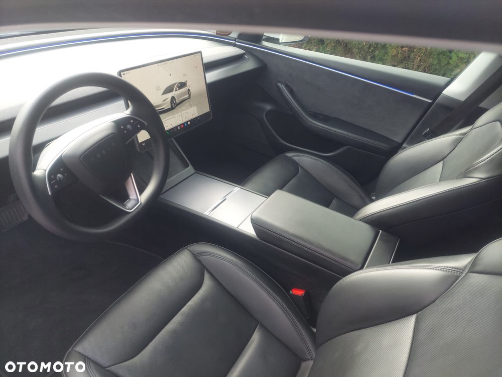 Tesla Model 3 - 7