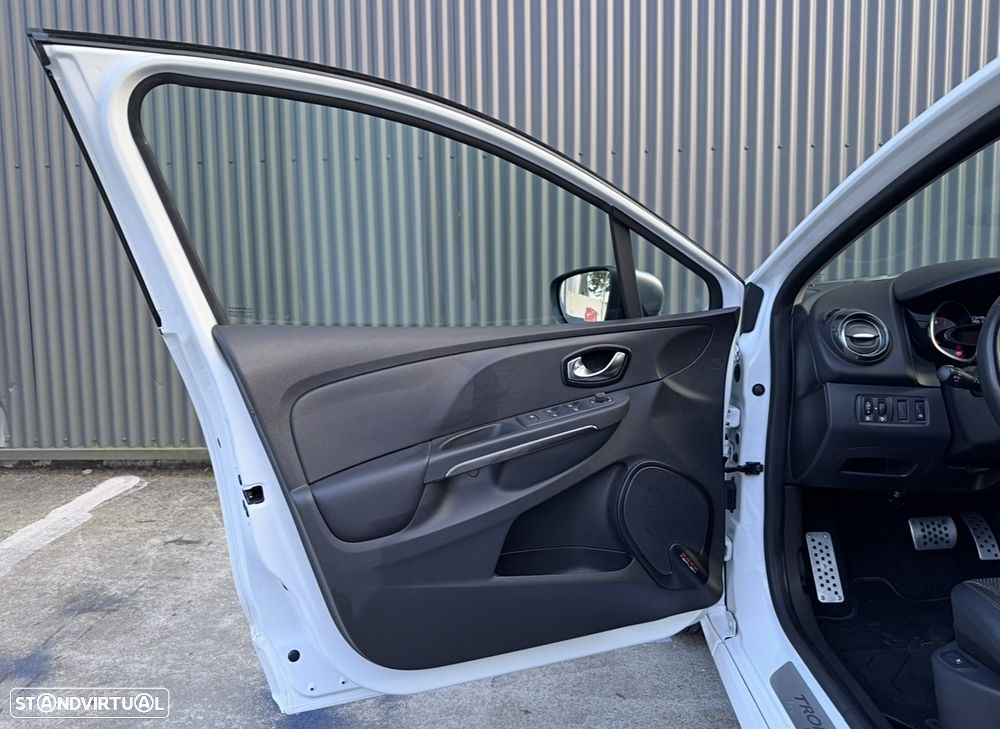 Renault Clio TCe 220 EDC R.S. Trophy - 17