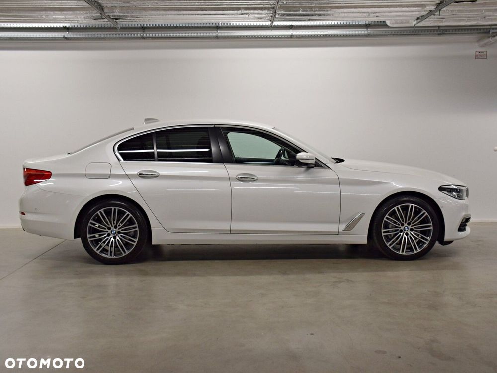 BMW Seria 5 530i GPF xDrive Luxury Line sport - 7