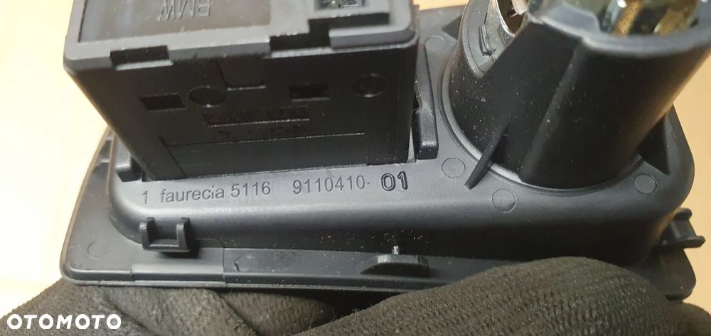 Czytnik gniazdo port  AUX gniazdo zapalniczki BMW I E81 E87 6930561 9110410 - 6