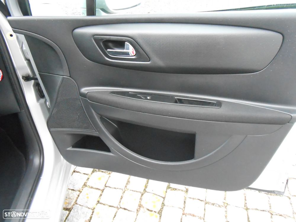 Citroën C4 1.6 HDi 110 Exclusive - 23