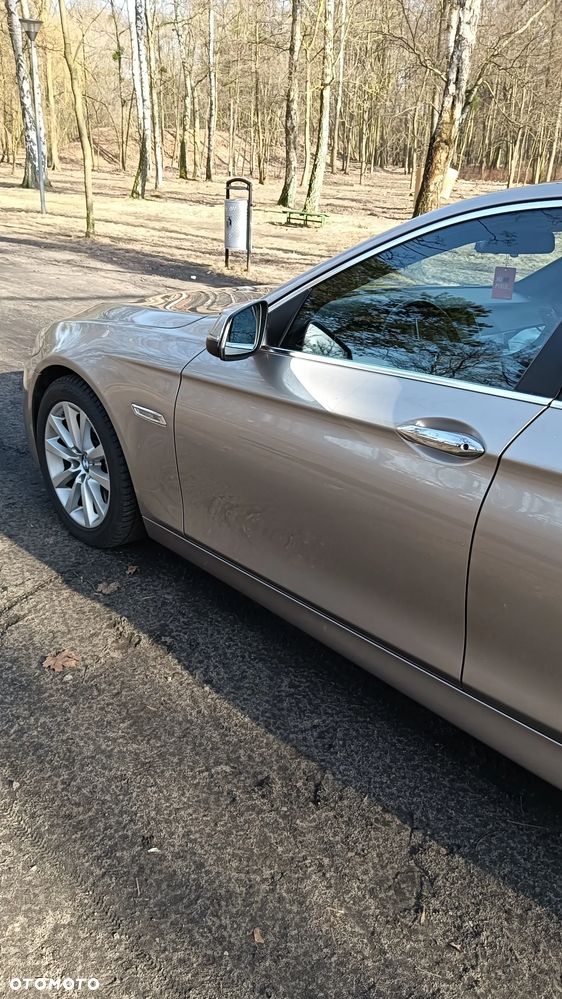 BMW Seria 5 525d xDrive - 11
