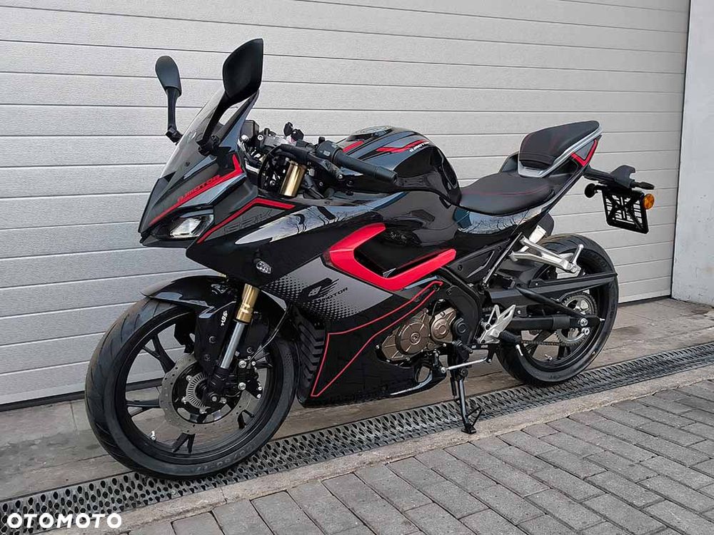 QJMOTOR SRK 125R - 10