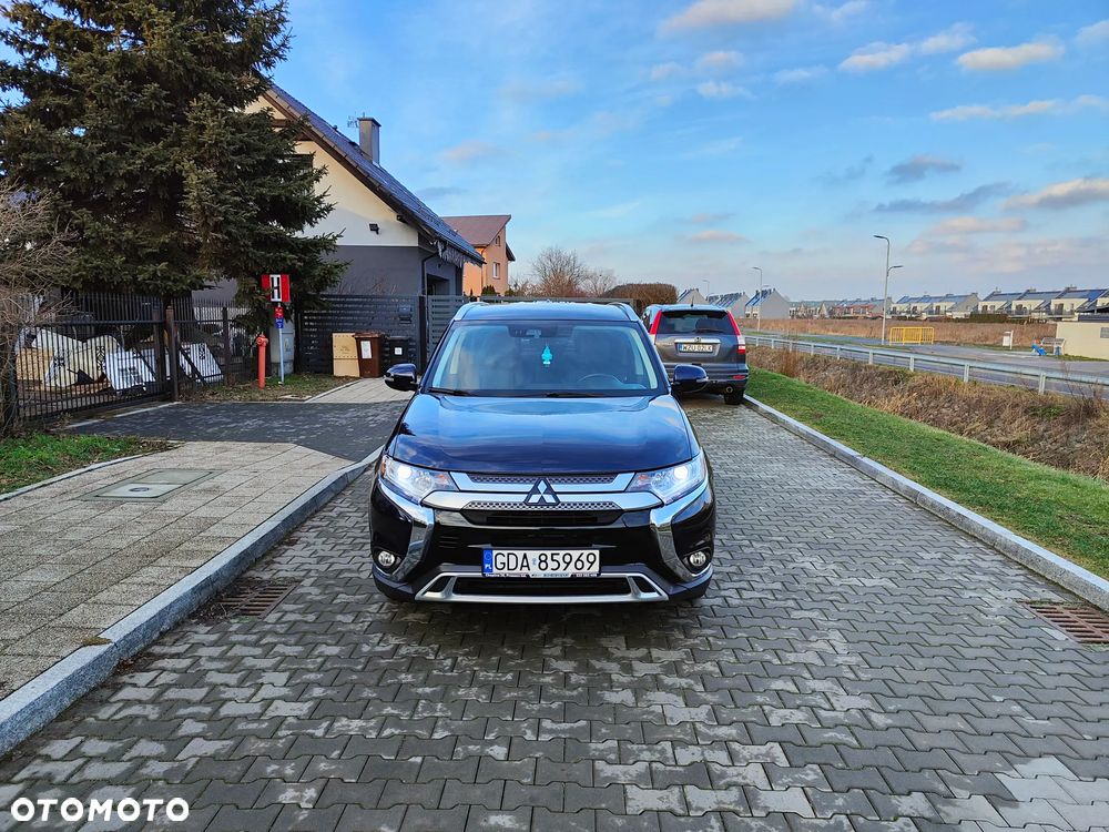 Mitsubishi Outlander - 2