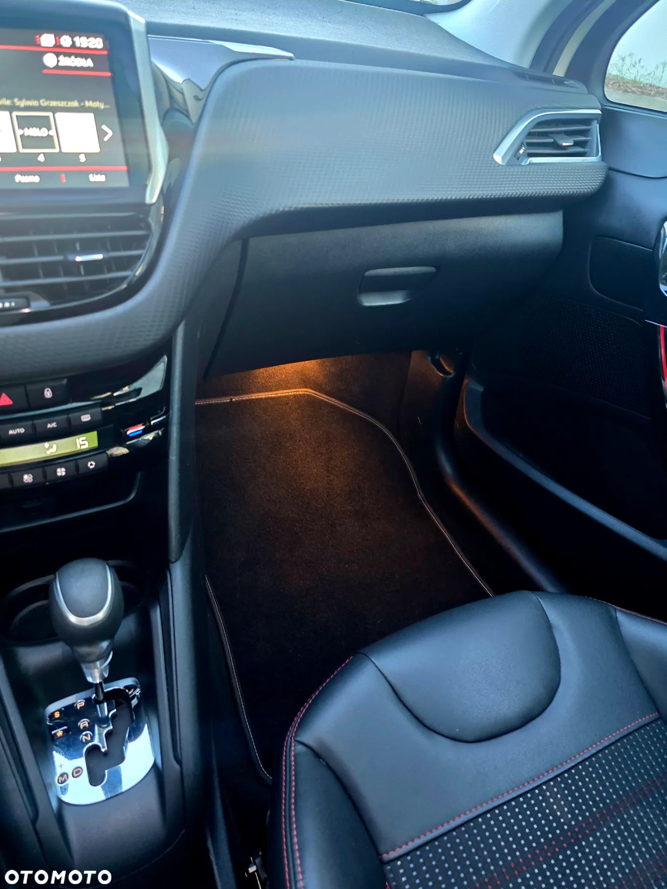 Peugeot 208 PureTech 110 Stop & Start EAT6 Allure - 13