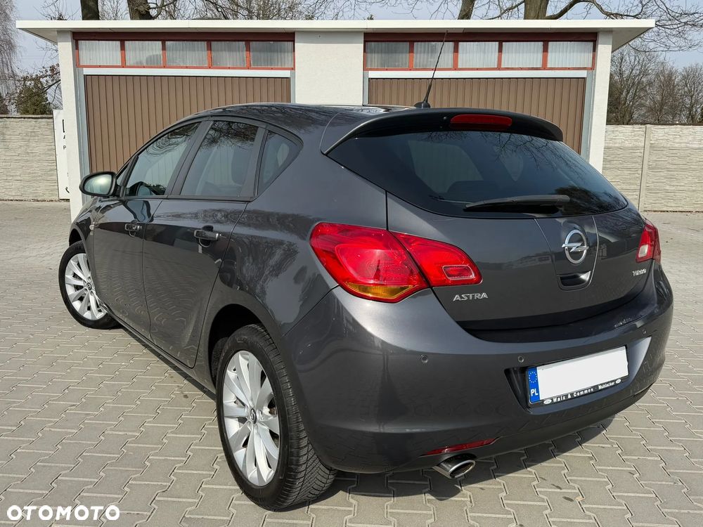 Opel Astra ver-1-4-turbo-cosmo - 9