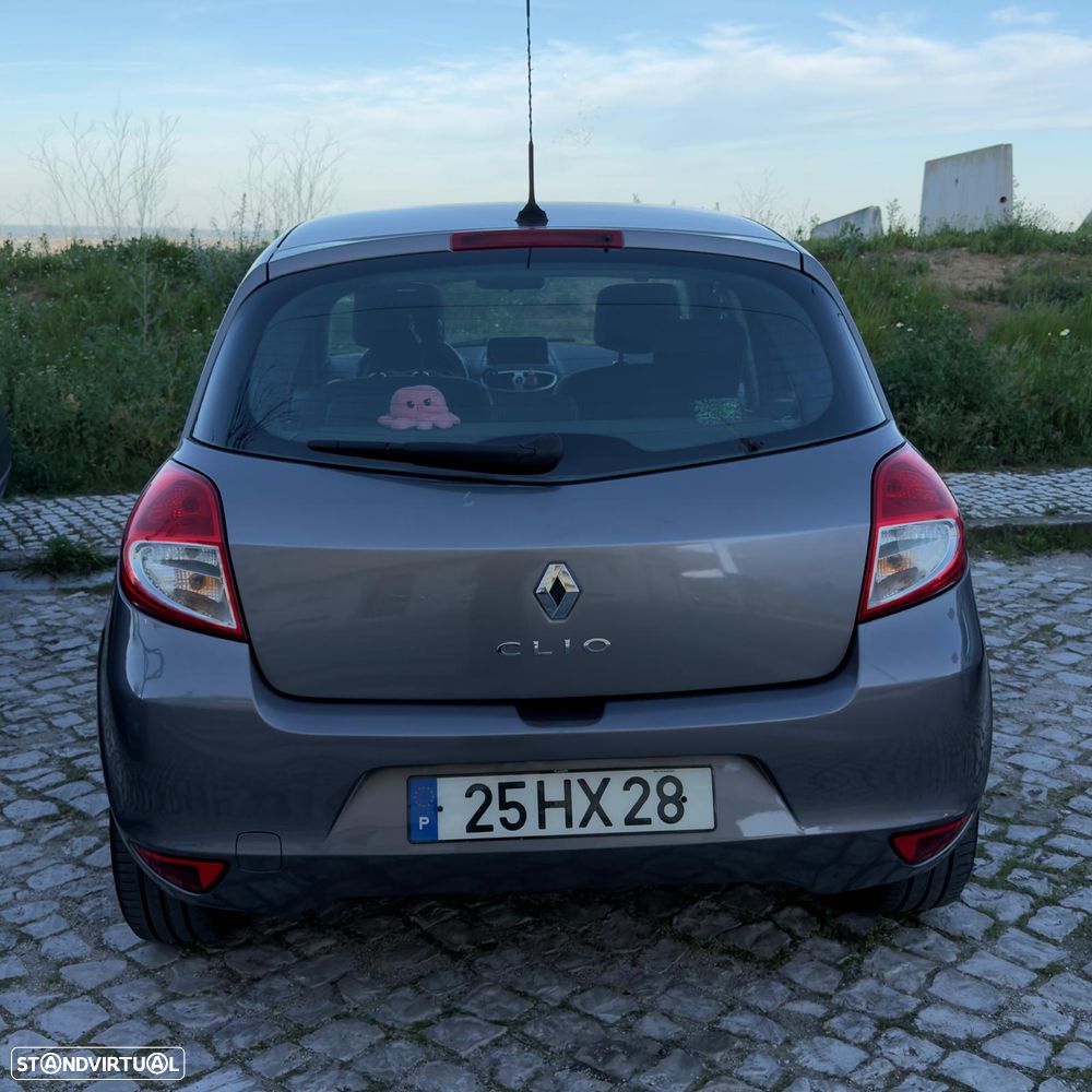 Renault Clio 1.2 16V Confort - 9