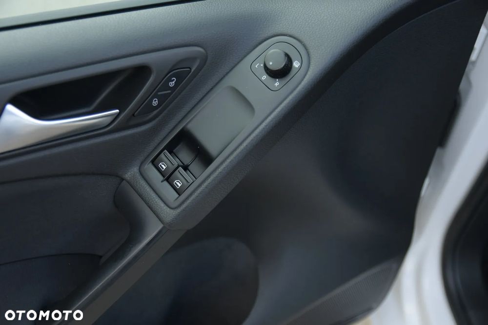 Volkswagen Golf - 28