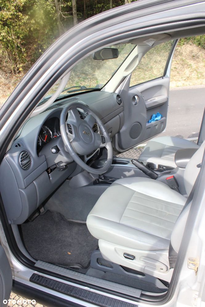 Jeep Cherokee - 12