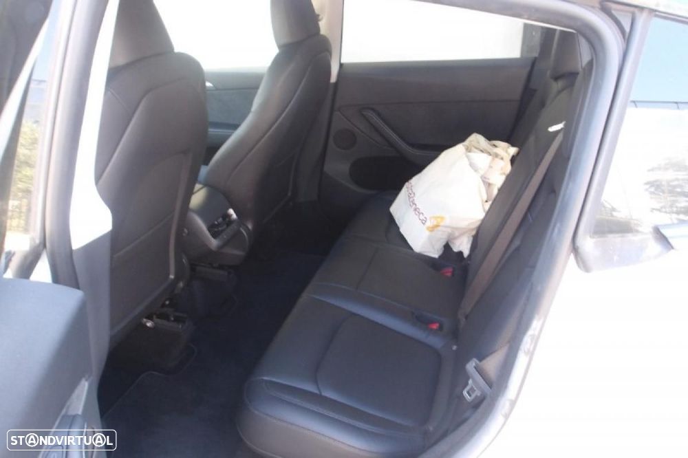 Tesla Model Y Standard RWD - 6