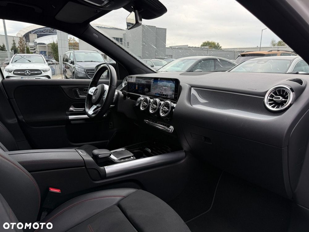 Mercedes-Benz GLA 200 7G-DCT AMG Line - 24