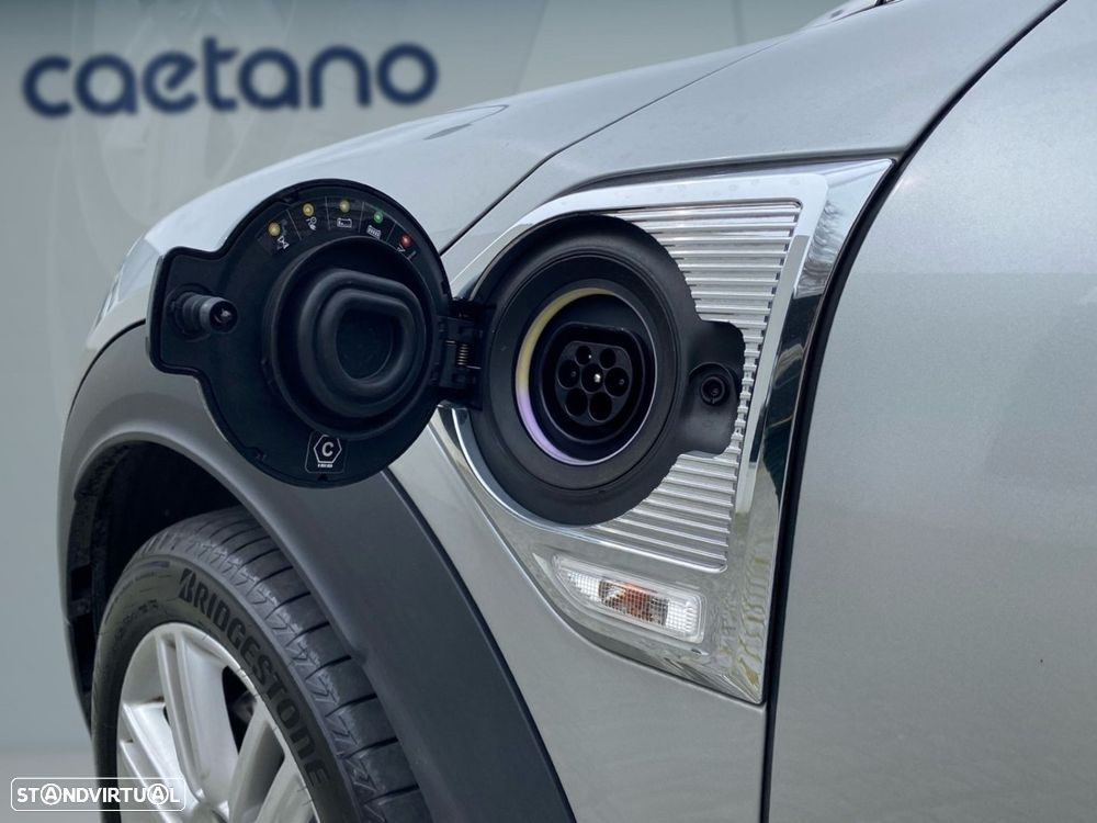 MINI Countryman Cooper SE Premium Classic Auto - 3