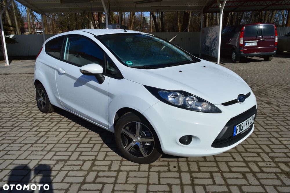 Ford Fiesta 1.6 TDCi DPF Ghia - 8