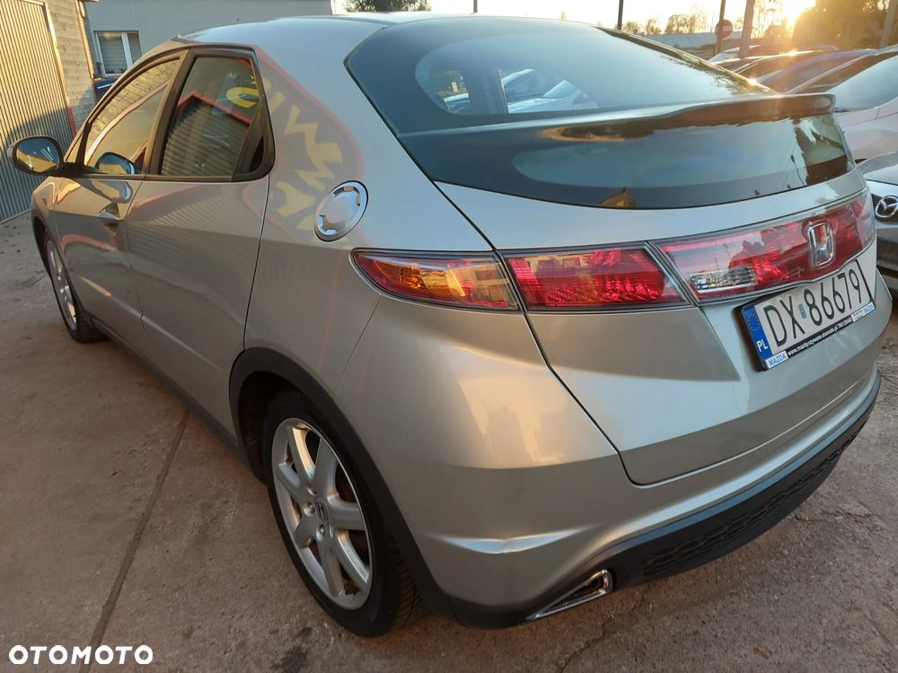 Honda Civic 1.8 Executive - 37