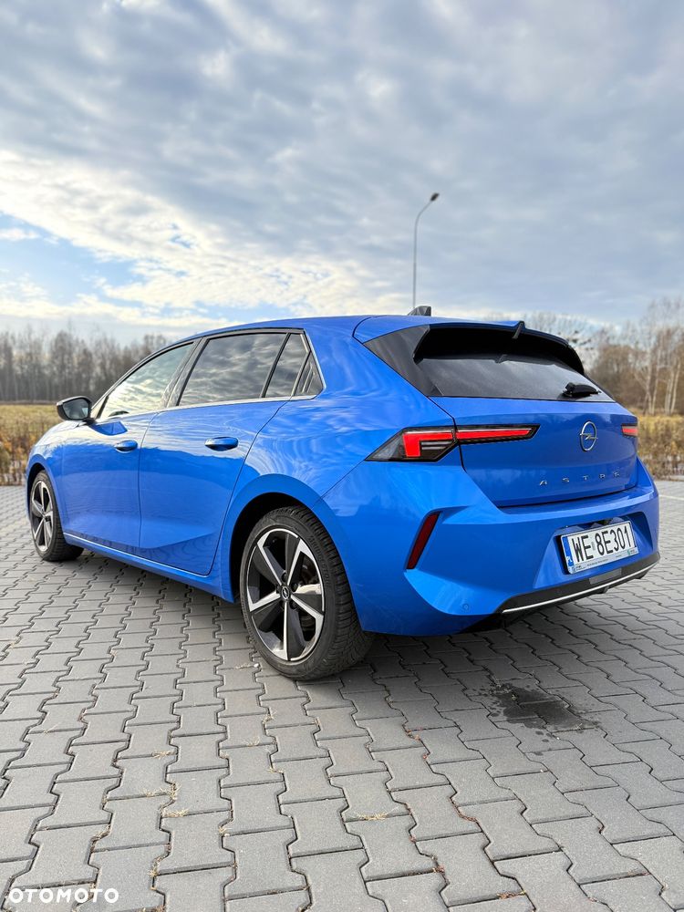 Opel Astra 1.2 T Elegance S&S - 4