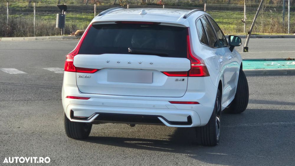 Volvo XC 60 B4 MHEV AWD R-Design - 9