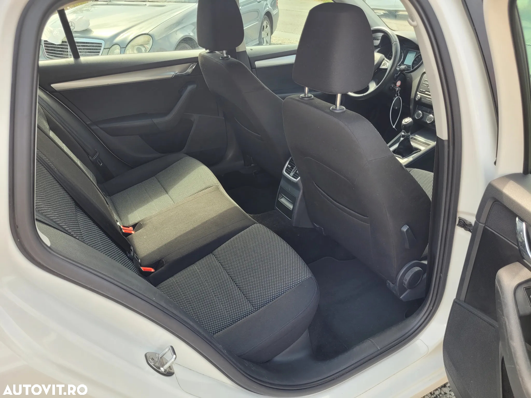 Skoda Octavia 1.6 TDI AMBITION - 14