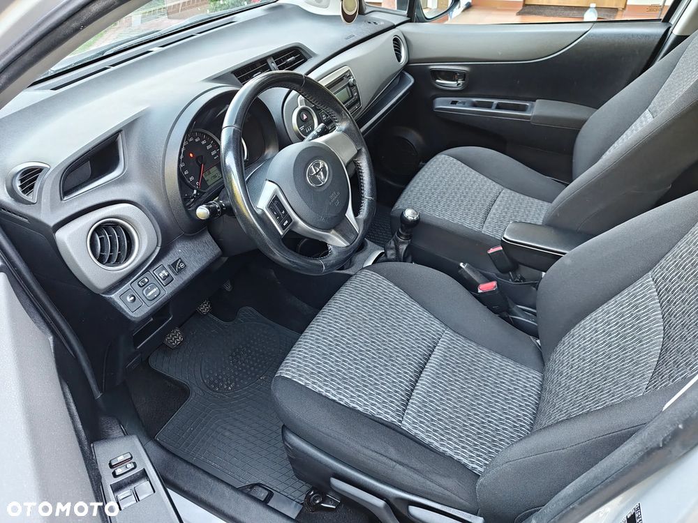 Toyota Yaris 1.0 Premium EU6 - 17