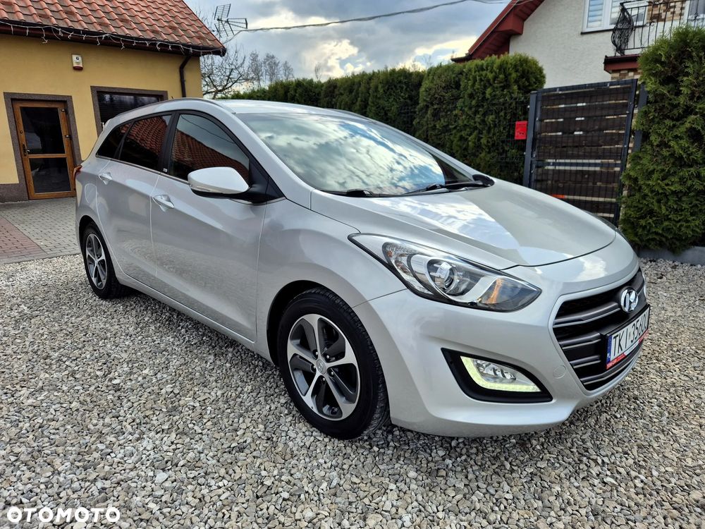 Hyundai i30 blue Kombi 1.6 GDi Passion - 18