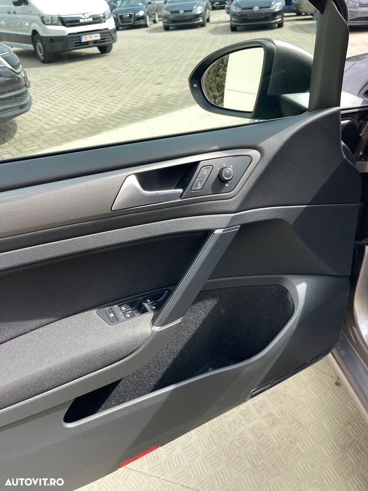 Volkswagen Golf 1.2 TSI BMT Comfortline - 32