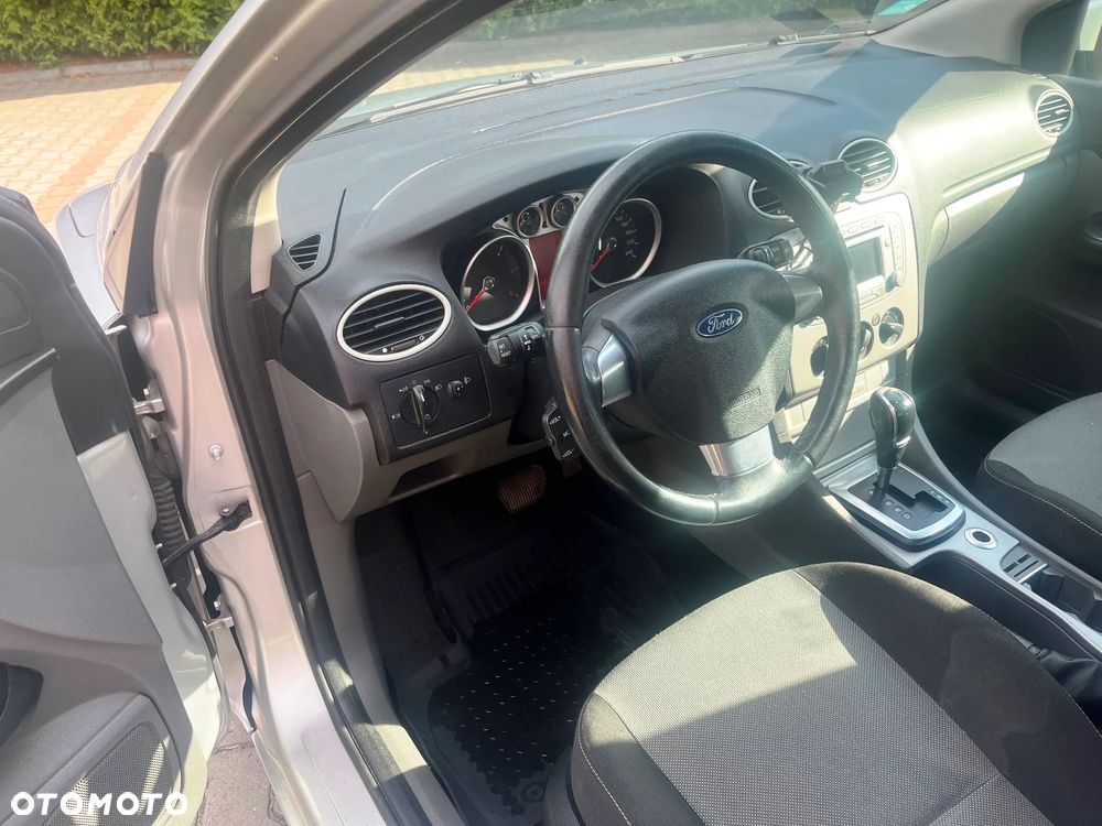 Ford Focus 2.0 TDCi DPF Ghia - 10