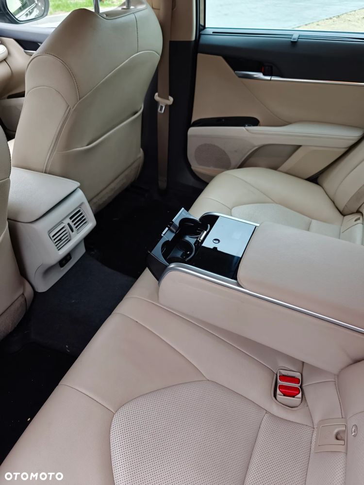 Toyota Camry 2.5 Hybrid Executive CVT - 3
