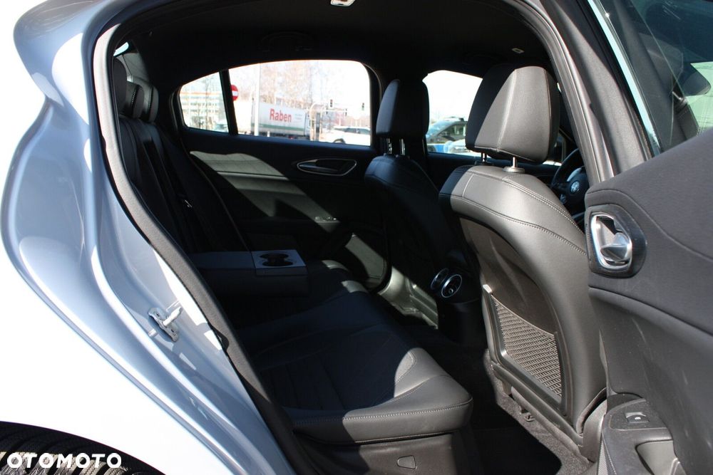 Alfa Romeo Giulia - 18