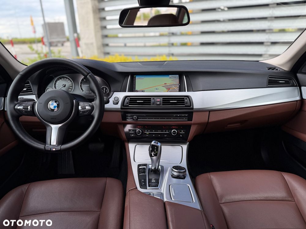 BMW Seria 5 520d xDrive - 15