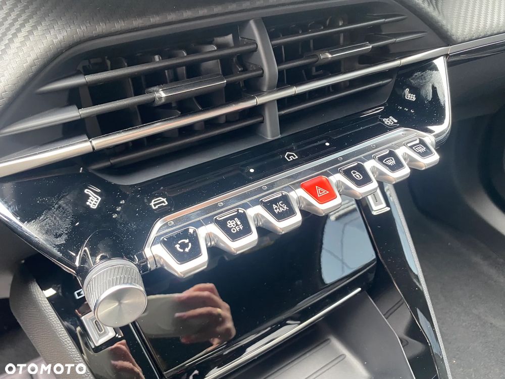 Peugeot 2008 PureTech mHEV Allure e-DCS6 - 12