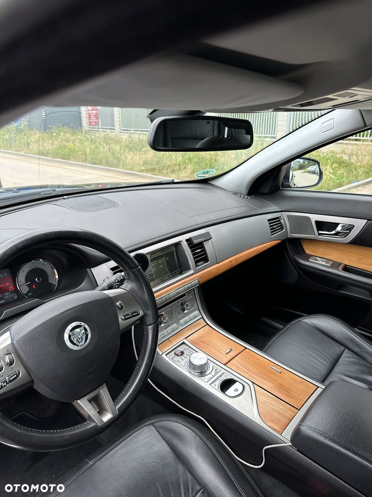 Jaguar XF - 7