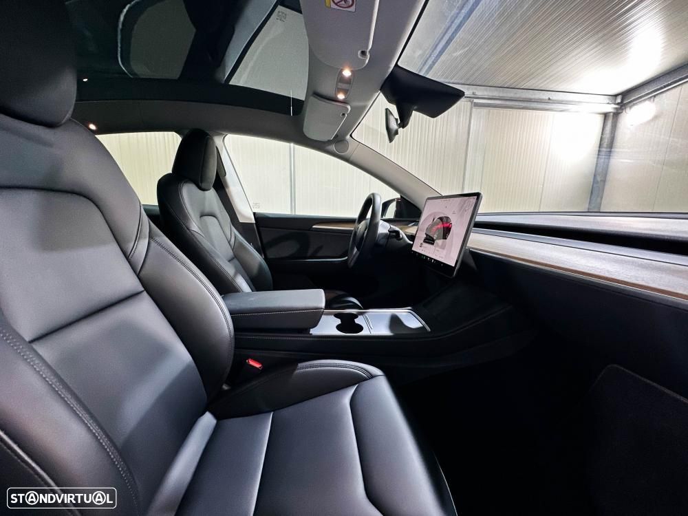 Tesla Model Y Long Range RWD - 32