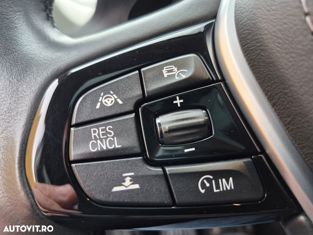 BMW Seria 5 520i Aut. Luxury Line - 13