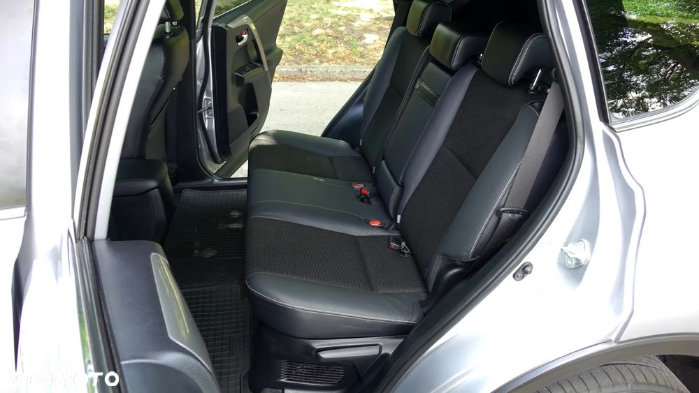 Toyota RAV4 - 9