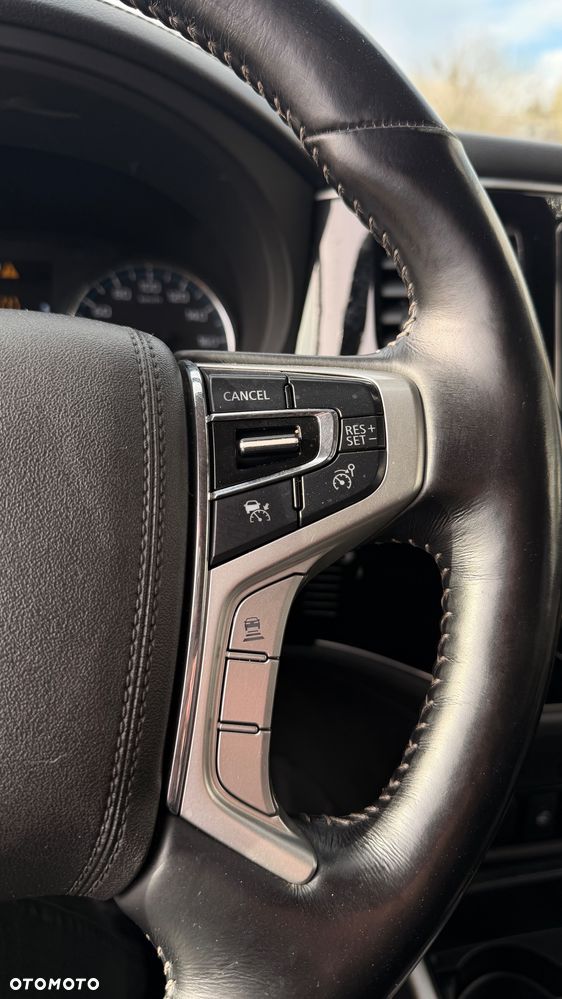 Mitsubishi Outlander 2.4 4WD Diamant+ - 25