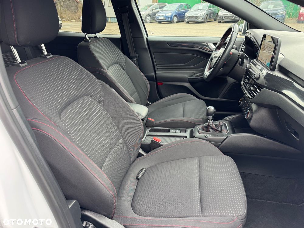 Ford Focus 1.5 EcoBlue Start-Stopp-System ST-LINE DESIGN - 12