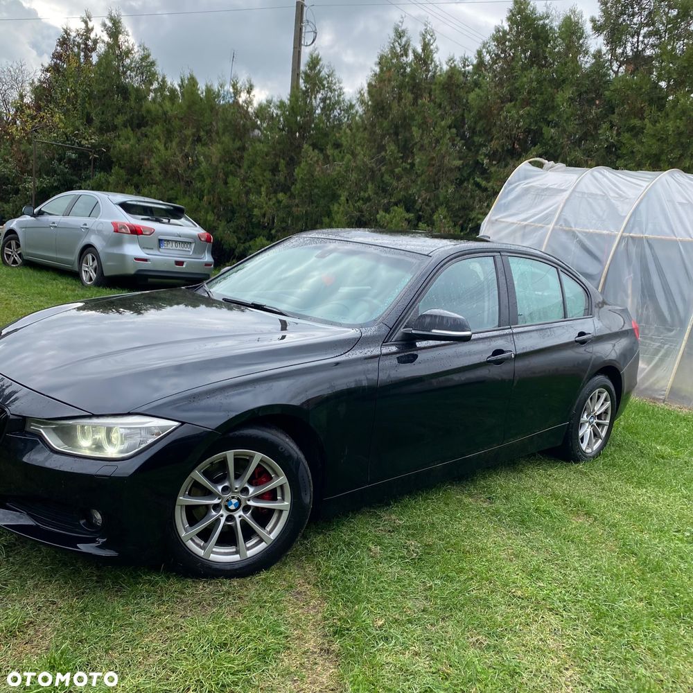 BMW Seria 3 ver-320d-efficient-dynamics-sport-line-shadow - 3