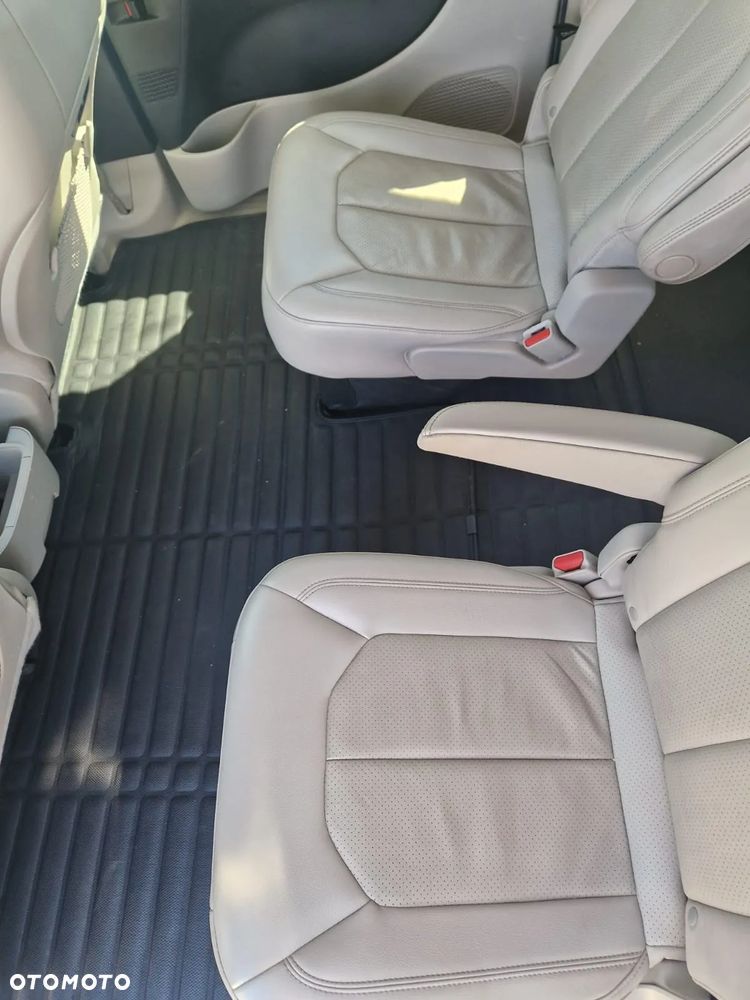 Chrysler Pacifica - 10