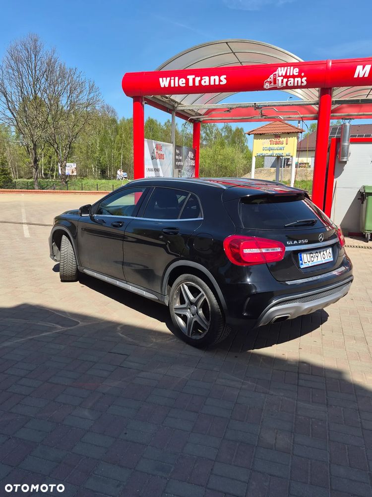 Mercedes-Benz GLA 250 7G-DCT - 2