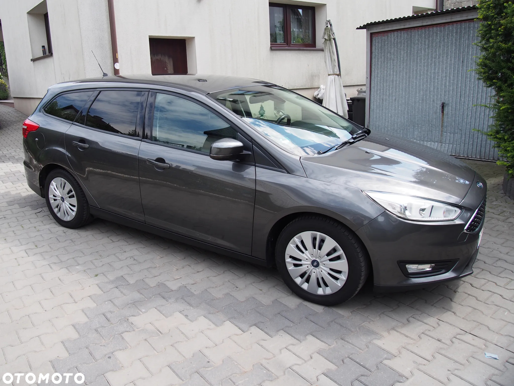 Ford Focus 1.6 TDCi DPF Start-Stopp-System SYNC Edition - 4