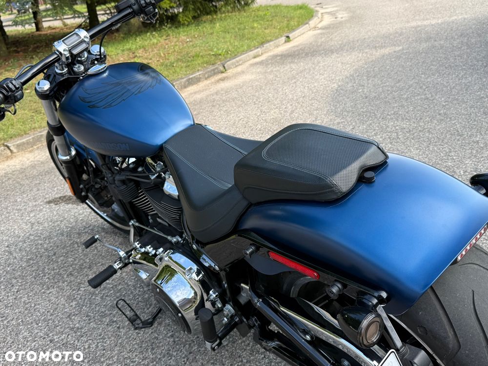 Harley-Davidson Softail Breakout - 22