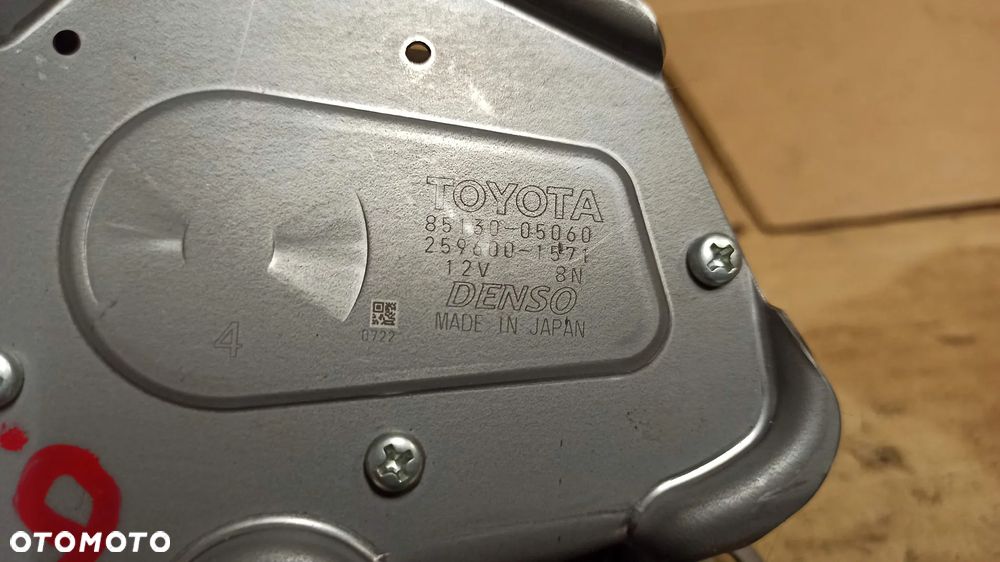 #  SILNICZEK WYCIERACZKI TYŁ TOYOTA AVENSIS T27 nr 85130-05060 - 3