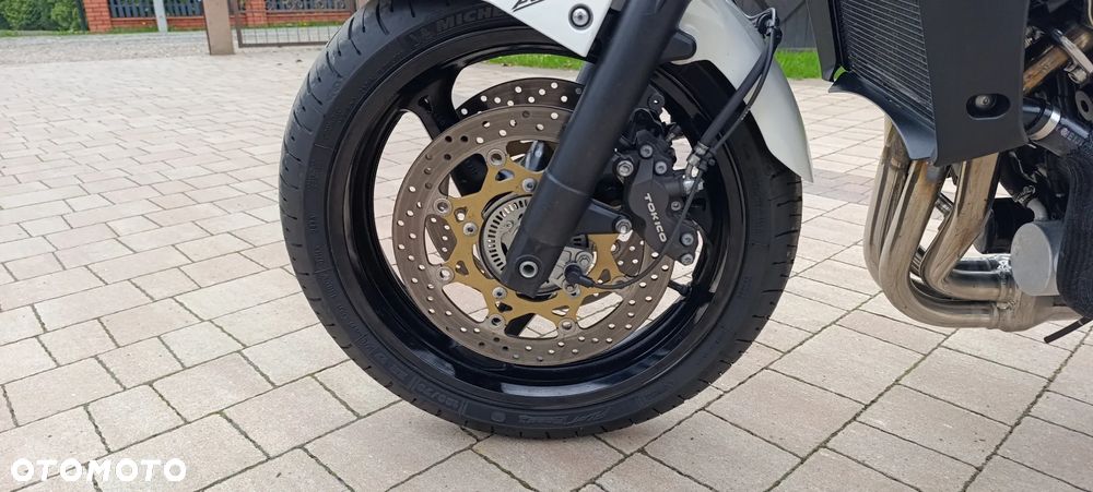 Suzuki GSR - 41