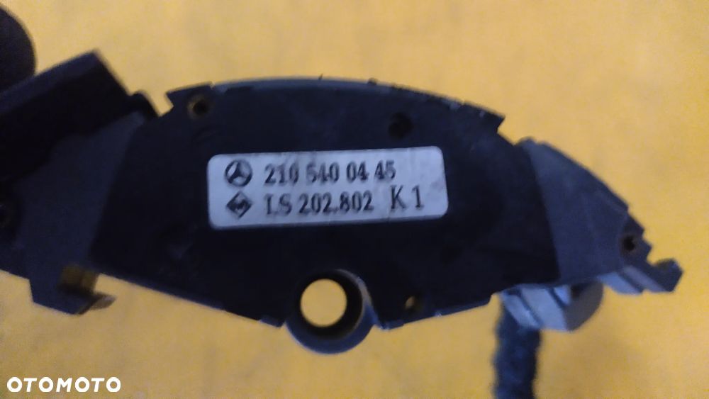 Przełącznik tempomatu Mercedes-Benz OE 2105400445 - 2